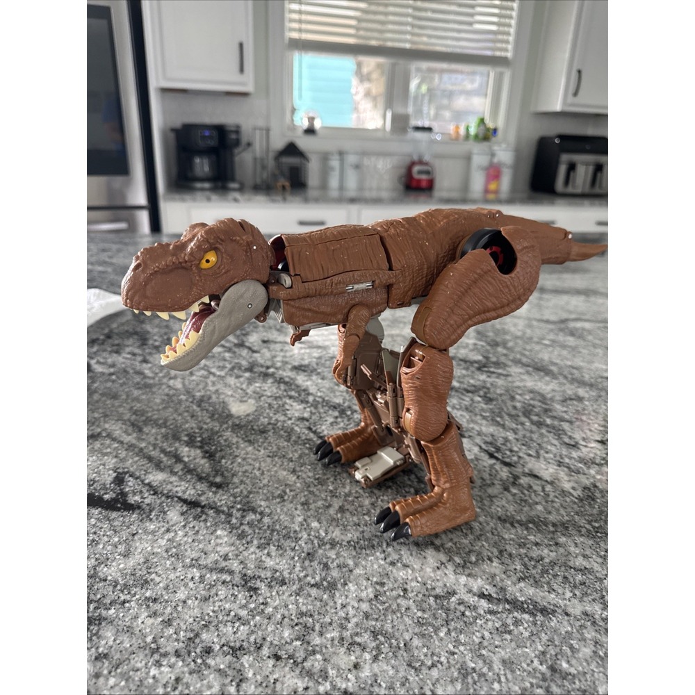 2022 Jurassic World Dinosaur FIERCE CHANGERS Chase 'N Roar Truck T-REX 2-in-1